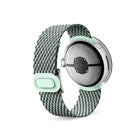 Google - Pixel Watch 2 - Bracelet tissé - Sauge-Le fermoir et les attaches sont en plastique et en acier inoxydable