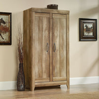 Grande armoire de rangement de la collection Adepte Storage, fini chêne Craftsman-La grande armoire de rangement Adept Storage a 3 tablettes réglables derrière chaque porte