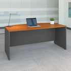 Bush - Bureau à devant arqué de la collection Westfield, cerisier naturel et gris graphite-Amplement d'espace pour les genoux grâce au surplomb de 9 po