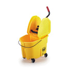 Rubbermaid Wavebrake 26/35 Quart seau et essoreuse Downpress Combo, jaune-80 % MOINS D'ÉCLATS - Les déflecteurs moulés WaveBrake empêchent la formation de vagues.