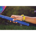 Google - Fitbit Moniteur d'activité Ace 3 - Noir/Jaune Minions-Fitbit Ace 3 est étanche : n’ayez plus peur de la piscine ou des éclaboussures pendant les repas