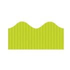 Pacon Corporation – Bordure décorative festonnée 37056, 2,25 po x 50 pi, vert lime, 6/paquet (PAC37056)-Les bordures décoratives vert lime sont faciles à séparer et à utiliser