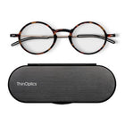 ThinOptics - Lunettes de lecture FrontPage Manhattan - Force +1,50 - Tortue avec étui noir Milano-Confort : Les lunettes de lecture ThinOptics sont légères comme une plume. Ils s’agrippent avec une légère pression et peuvent être déplacés vers le haut ou vers le bas de votre nez pour un ajustement et un confort optimaux.
