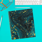 Five Star - Cahier 1 sujet - 200 pages - 10,5 po x 8 po - galaxie fluide-Les intercalaires à pochette séparent les sujets et offrent un rangement pratique pour les feuilles mobiles