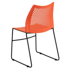 Chaise empilable orange HERCULES à dossier ventilé et à base traîneau enduite de poudre noire avec une capacité de 661 lb-Quantité de pile: 5