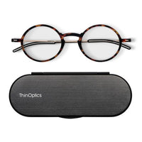 ThinOptics - Lunettes de lecture FrontPage Manhattan - Force +1,00 - Tortue avec étui noir Milano-Confort : Les lunettes de lecture ThinOptics sont légères comme une plume. Ils s’agrippent avec une légère pression et peuvent être déplacés vers le haut ou vers le bas de votre nez pour un ajustement et un confort optimaux.