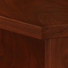 Bureau 72 po x 30 po avec classeur mobile Studio C de Bush Business Furniture - cerisier Hansen/cerisier Hansen-La surface du bureau d’ordinateur offre de l’espace pour étaler vos affaires ainsi qu’un passe-fils pour dissimuler les câbles