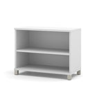 Pro-Linea – Bibliothèque à 2 tablettes, blanc-Construction de 1 po de calibre commercial avec surfaces au fini en mélamine résistant aux égratignures, aux taches et à l’usure. Cette bibliothèque offre des pieds en métal et deux tablettes, dont une est réglable. Respecte ou dépasse les normes de performance ANSI/BIFMA. Arrière fini.