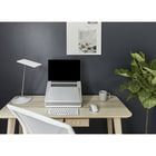 Humanscale - Support pour ordinateur portable L6-Le L6 est dote d'une base pivotante à 360 degres à une touche pour une collaboration et un partage d'ecran efficaces.