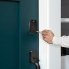 Yale - 420 Assure Lock 2 Touch avec Bluetooth - À clé - Suède noir-Créez des codes d'entrée uniques pour les personnes en qui vous avez confiance à l'aide de l'application Yale Access (vous devez le faire lorsque vous vous tenez à la porte)