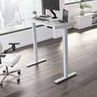 Bureau assis-debout à hauteur réglable 48 po x 24 po Move 40 Series de Bush Business Furniture - blanc/gris métallique-Le plateau durable en stratifié thermofusionné offre une résistance supérieure aux taches, aux rayures et aux autres dommages esthétiques
