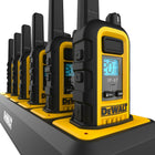 DeWalt - DXFRS800 Set de 6 Radios Bidirectionnelles avec Chargeur de talkie-walkie robuste à 6 ports-Sortie audio : VOX (transmission activee par la voix)
