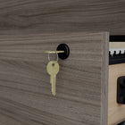 Sauder - La Collection Affirm Classeur latéral - Finition Hudson Elm-Mécanisme breveté de verrouillage de sécurité de tiroir assurant l’ouverture d’un seul tiroir à la fois.