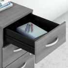 Classeur mobile à 3 tiroirs Studio C de Mobilier d’entreprise Bush - format lettre/légal - gris platine-Une serrure verrouille les deux tiroirs du bas pour protéger les documents sensibles et les effets personnels