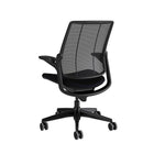 Humanscale Siège Diffrient - S413BM10CF10-Pour assurer un soutien lombaire idéal pour chaque utilisateur, Niels Diffrient a conçu un dossier en résille constitué de trois panneaux qui s’adapte automatiquement à la personne assise. Diffrient Smart élimine tous les réglages et dispositifs compliqués de soutiens lombaires grâce à sa technologie qui épouse parfaitement les courbes de l’utilisateur.