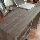 Sauder - La Collection Aspen Post Bureau - Finition Pebble Pine-Espace de rangement ouvert dote d'une etagere reglable.