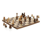 Umbra Jeu d'échec Wobble-Ce jeu d'échec est un véritable objet précieux. Non seulement il vous permet de jouer aux échecs mais il est magnifique à regarder.