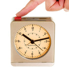 Marathon – Réveille-matin de table analogique avec veilleuse automatique, or-Rétroéclairage à DEL de couleur ambrée