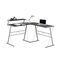 Monarch Specialties - 7171 Bureau - Dessus Espresso - Metal Argent-Ce bureau d'ordinateur en L de style gaming contemporain est revêtu sur tous ses côtés d'un stratifié marron foncé élégant avec des accents métalliques gris, et il est relié par un panneau d'angle arrondi.