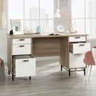 Sauder 56"W La Collection Anda Norr Bureau Ministre - Finition Sky Oak-Accentue avec des tirettes en cuir sur les façades des tiroirs.