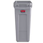 Conteneur à déchets ventilé Rubbermaid Slim Jim, Gris, 16 Gal 60L-Les 4 cordons de serrage du sac fixent les sacs autour du bord du conteneur et permettent un changement de sac rapide et sans nœud.