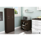 Rangement à micro-ondes sur roulettes, Chocolat, Fiesta de Meubles South Shore, 26“L x 20“D x 27“H-Derrière les portes : 2 espaces de rangement séparés par 1 tablette ajustable pouvant supporter jusqu’à 15 lb