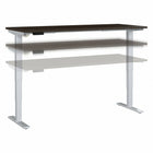 Bureau assis-debout à hauteur réglable 72 po x 30 po Move 40 Series de Bush Business Furniture - cerisier moka/gris métallique-Le bureau assis-debout électrique à hauteur réglable est doté d’un piètement motorisé et d’un plateau 72L x 30P avec système de gestion des câbles intégré