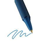 Stylo à bille BIC Soft Feel − rétractable − 1,0 mm − bleu − Paquet de 12-Le stylo à bille en carbure de tungstène offre une grande durabilité