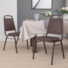 Flash Furniture – Chaise banquet empilable Hercules à dossier trapézoïdal avec structure cuivrée et vinyle brun, 4/pqt-Dossier et siège rembourrés