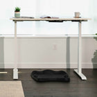 MotionGrey - Tapis anti-fatigue, tapis de bureau debout portable pour le sol du bureau et de la maison - Noir-La taille spacieuse de 23 po x 26,7 po offre beaucoup d'espace pour ajuster votre position et profiter des fonctions de massage du tapis en position debout.