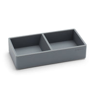 Poppin Softie This + That Tray, gris foncé-Les deux compartiments de la même taille permettent de bien séparer vos objets en part égale