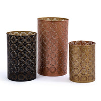 CTG – Bougeoirs métalliques coupés au laser, ensemble de 3, or miel-Grand : 4,5 prof. x 8 haut. / moyen : 4,25 prof. x 6,5 haut. / petit : 3,55 prof. x 5,13 haut. (po)
