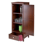 Winsome – Armoire fermée avec porte et tiroir Brooke Jelly-Idéal pour toute pièce et décor. Armoire élégante a porte en bois qui s’ouvre sur deux grand espace de rangement avec une tablette. Construction en bois franc et en bois composite