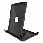 OtterBox - Etui Defender Pro pour iPad (2019) de 10,2 po, paquet de 10 - noir-Couvercles de ports: empêche la saleté, la poussière et les peluches de pénétrer dans les prises et les ports.