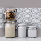 CTG Brands Hexagon Wall Tile, 10" x 10", White Marble, 6 Pack-Bricolage facile: il suffit de décoller la pellicule arrière et de coller les carreaux de dosseret auto-adhésifs à l'endroit souhaité sans colle supplémentaire, sans coulis, sans dégats et sans outils spéciaux ni expérience requis