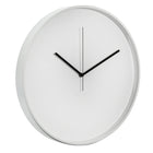Horloge murale Gry Mattr, blanche-Boîtier d’horloge métallique doté d’un fini lisse thermolaqué