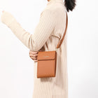 Champs - Sac à bandoulière pour smartphone à blocage RFID - Tan-Bandoulière amovible et réglable - goutte d'épaule de 15 "à 28"