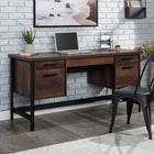 Sauder 60"W La Collection Briarbrook Bureau - Finition Barrel Oak-   Deux tiroirs à fichiers peuvent contenir des fichiers suspendus de format Lettre ou Légal