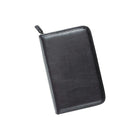 Day-Timer® – Trousse de démarrage Fresno Ring, format de poche, 3 3/4 po x 6 3/4 po, trilingue-L'intérieur est doté d'une fenêtre d'identification, de fentes pour cartes professionnelles/de crédit, de pochettes de rangement horizontales et verticales, ainsi que d'une pochette avec fermeture à glissière et brides pour sylos