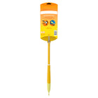 Swiffer - Trousse de depart Duster Heavy Duty avec manche telescopique de 3 pi avec 4 recharges-L'assemblage du plumeau est facile! Activez ou faites gonfler vos plumeaux en tenant les bouts du coussin et en le secouant. Une fois le plumeau gonfle, glissez le plumeau dans le manche. Vous pouvez maintenant affronter la poussiere. C'est aussi facile!