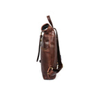 Tolredo Leather Backpack - Top-Roll - Walnut-Deux poches extérieures ; une poche avant à fermeture à boucle pour les documents et une poche arrière zippée pour iPad, mobile et autres objets essentiels