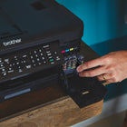 Brother MFC-J1012DW Imprimante à jet d’encre couleur-Une impression aussi mobile que vous. Les fonctionnalités d'impression et de numérisation sans fil vous permettent d'imprimer et de numériser sans fil depuis votre ordinateur de bureau, ordinateur portable, téléphone intelligent et tablette.