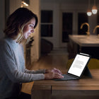 Logitech Combo Touch - Étui-clavier rétroéclairé pour Apple iPad Pro 11 po (1re/2e/3e génération) - Gris Oxford-Rangement pour Apple Pencil : chargez facilement votre Apple Pencil grâce à une ouverture pratique sur le côté de l'étui pour iPad Pro