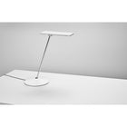 Lampe de travail Humanscale Horizon 2.0-Un contrepoids interne et des rotules en acier réglables permettent au bras unique d'Horizon d'être déplacé sans effort. Le luminaire a une portée impressionnante de 15 ", permettant à la lumière d'être dirigée exactement là où elle est nécessaire.