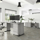 Bush Business Furniture - Bureau d'ordinateur 60 po l avec classeur mobile et armoire basse Studio A - gris platine-Le plateau durable peut facilement supporter un ordinateur, des livres et d'autres fournitures de bureau pour un poids supporte de 200 lb