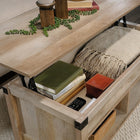 Sauder - Table basse Carson Forge 423040 à dessus relevable, chêne linteau-Tablettes ouvertes pour le rangement et la présentation de vos articles de décoration préférés
