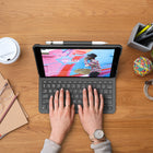 Logitech - Slim Folio Étui Clavier Sans Fil pour iPad (7ème, 8ème et 9ème génération) - Graphite-10 long. x 7,24 larg. x 0,82 haut. (po)