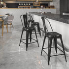 Flash Furniture – Tabouret de comptoir de 24 po avec dossier, pour intérieur, métal vieilli, noir (ET353424BK)-Le renfort transversal sous le siège offre une stabilité supplémentaire
