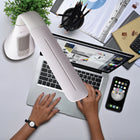 OttLite - Wellness Series Sanitizing ProLampe de bureau à DEL et purificateur d'air UV-Le filtre HEPA est remplaçable et retient les particules en suspension dans l'air d’une aussi petite taille que 0,3 micron