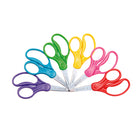 Ciseaux antimicrobiens pointus de 5 po pour enfants de Westcott - Couleurs variées - Paquet de 6-Manche en plastique moulé et symétrique, conçu spécialement pour la main d’un enfant